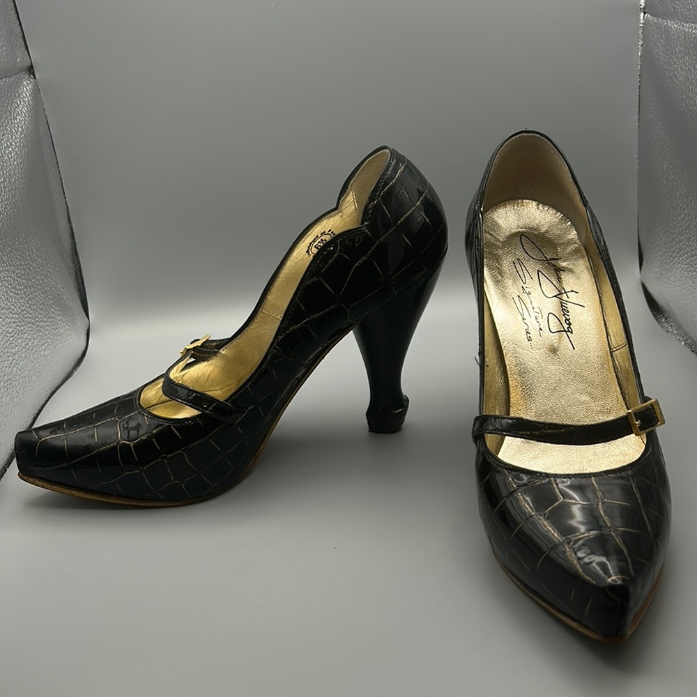 John Fluevog Body Parts Pump Black. 6.5